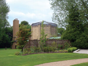 Accessible footpaths around the gardens